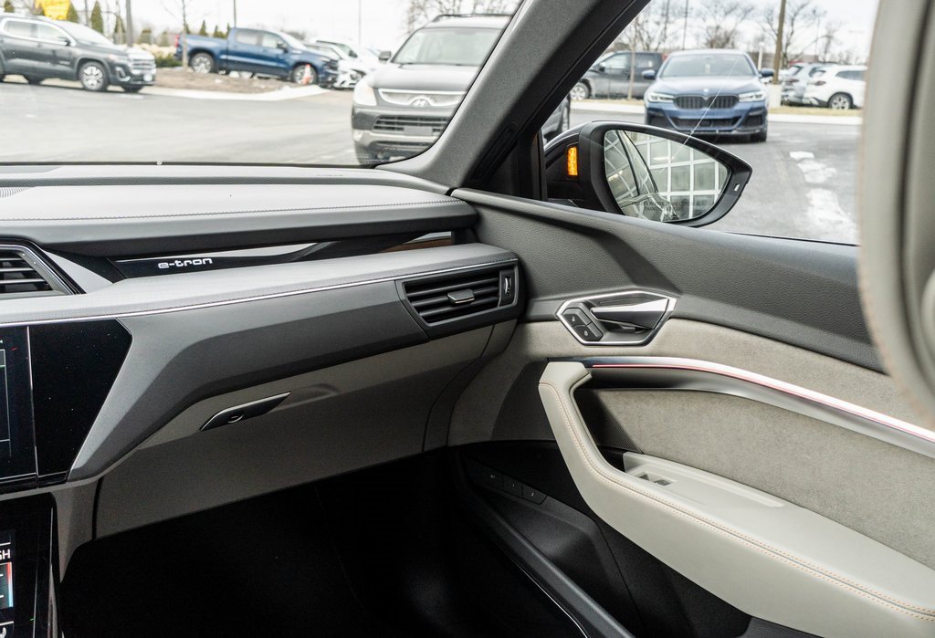 Used 2024 Audi Q8 e-tron Prestige image 15