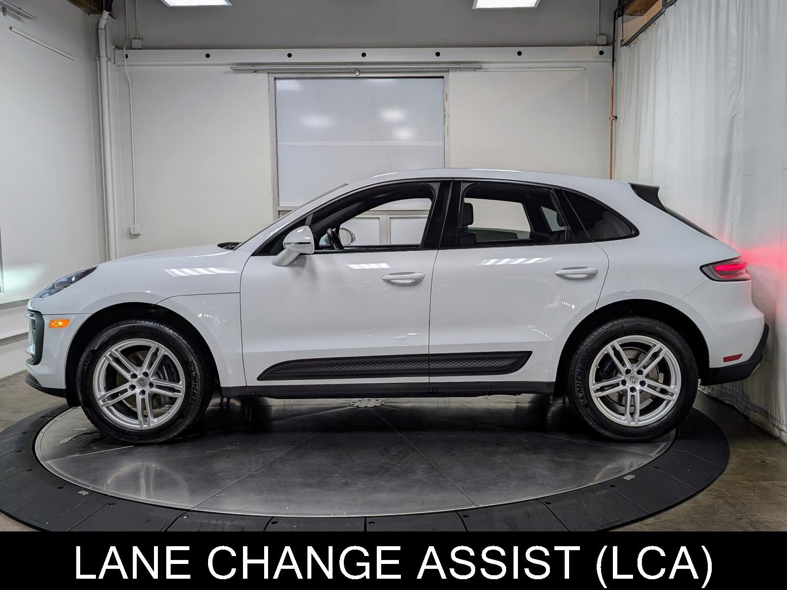 Used 2025 Porsche Macan image 6