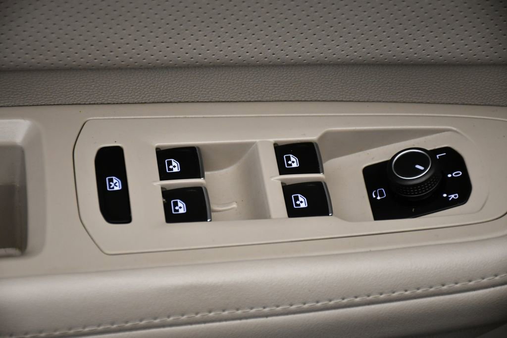 Used 2024 Volkswagen Atlas SEL Premium R-Line image 34