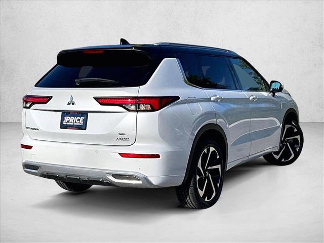 Used 2023 Mitsubishi Outlander SEL FWD image 2