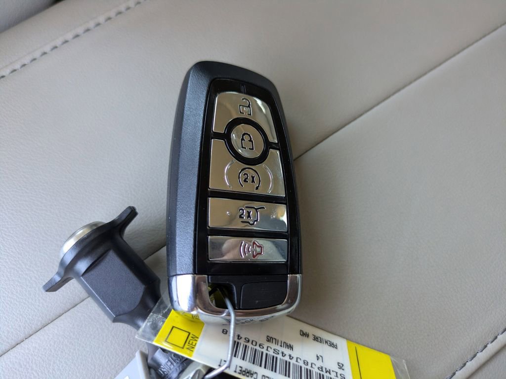 Used 2025 Lincoln Nautilus Premier w/ Equipment Group 102A AWD/4WD image 35