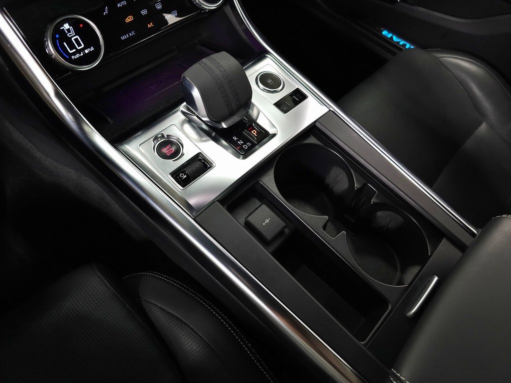 Used 2022 Jaguar XF R-Dynamic SE image 37