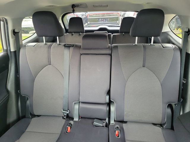 Used 2021 Toyota Highlander L FWD image 11