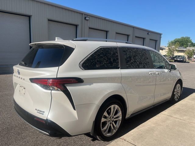 Used 2022 Toyota Sienna Platinum FWD image 4