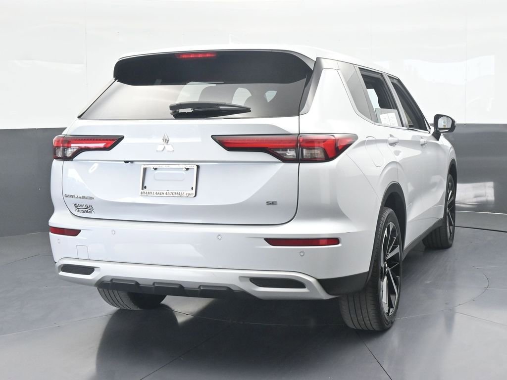 Used 2023 Mitsubishi Outlander SE image 5