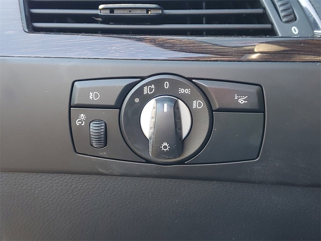 Used 2010 BMW 535i xDrive Wagon image 19