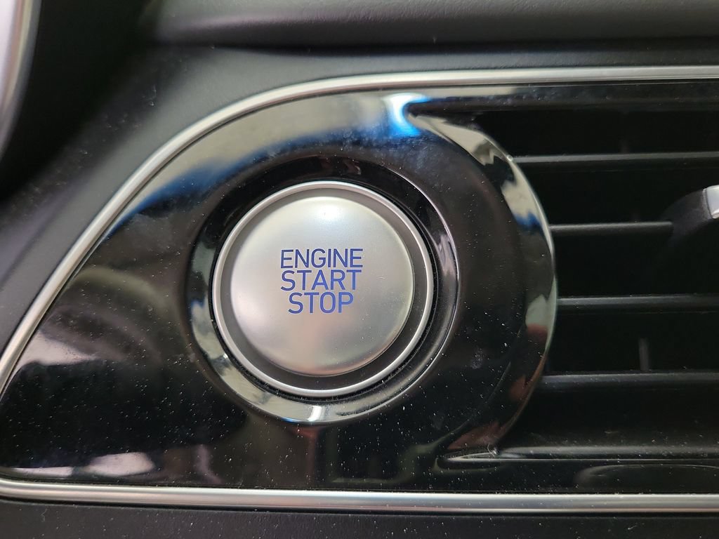 Used 2019 Genesis G70 3.3T Design RWD image 29