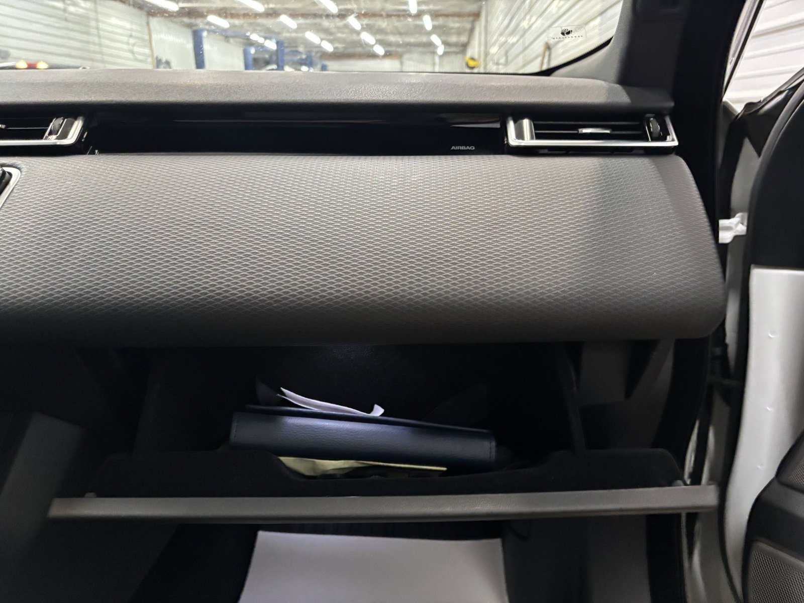 Used 2020 Land Rover Range Rover Velar R-Dynamic S image 31