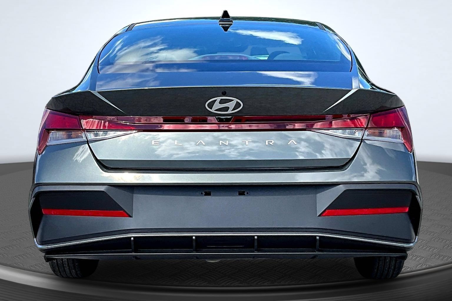 New 2026 Hyundai Elantra SE FWD image 4