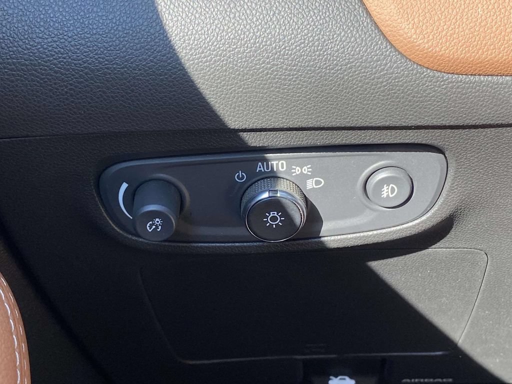 Used 2020 Buick Encore GX Essence FWD image 19