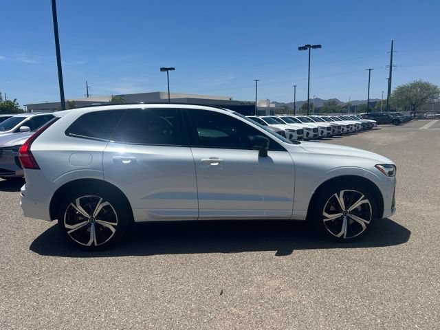 Used 2022 Volvo XC60 B6 R-Design AWD/4WD image 2
