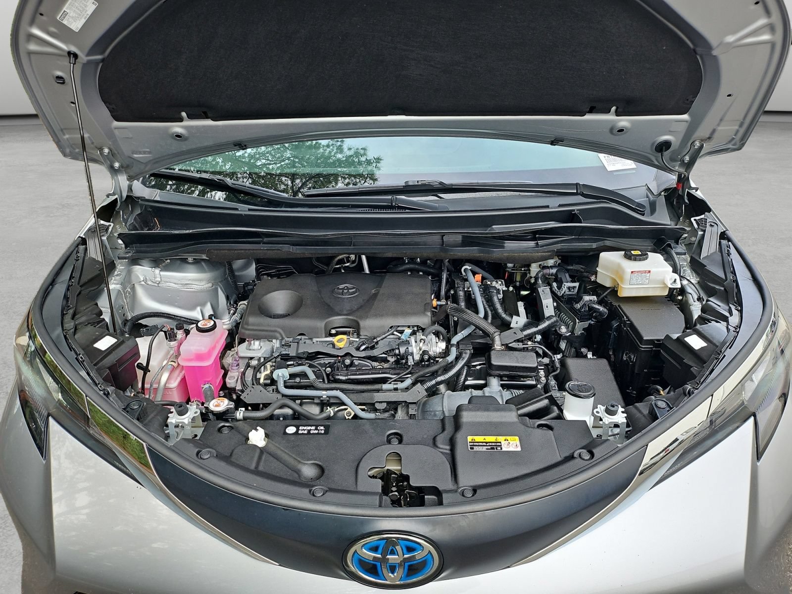 Used 2024 Toyota Sienna XLE FWD image 38