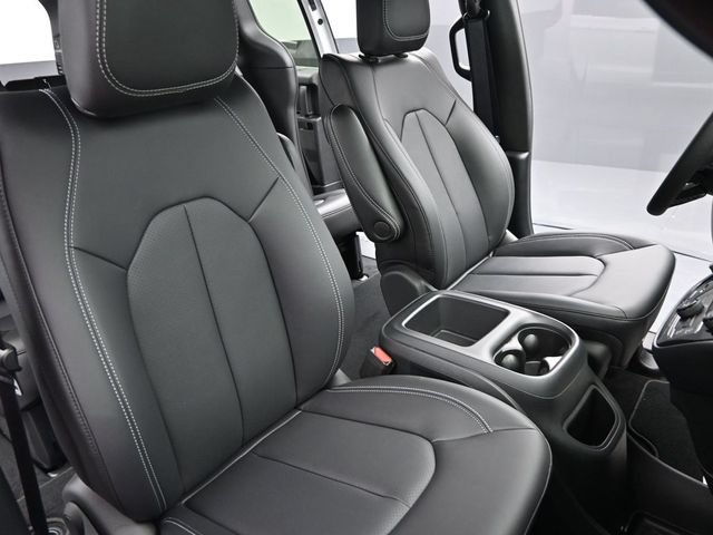 New 2025 Chrysler Voyager LX FWD image 24