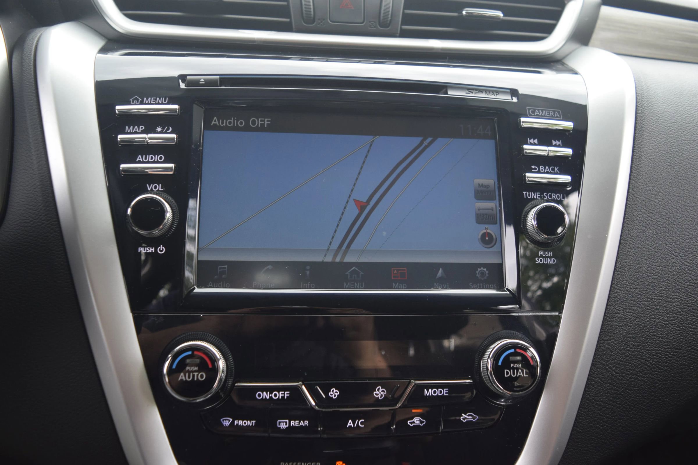 Used 2016 Nissan Murano S w/ Navigation Package FWD image 11