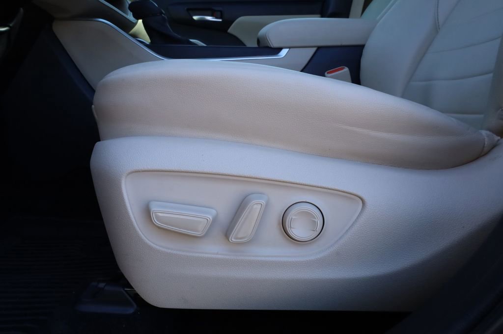 Used 2023 Toyota Highlander XLE image 22