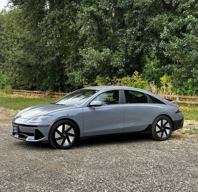 Certified 2025 Hyundai Ioniq 6 SE RWD image 4
