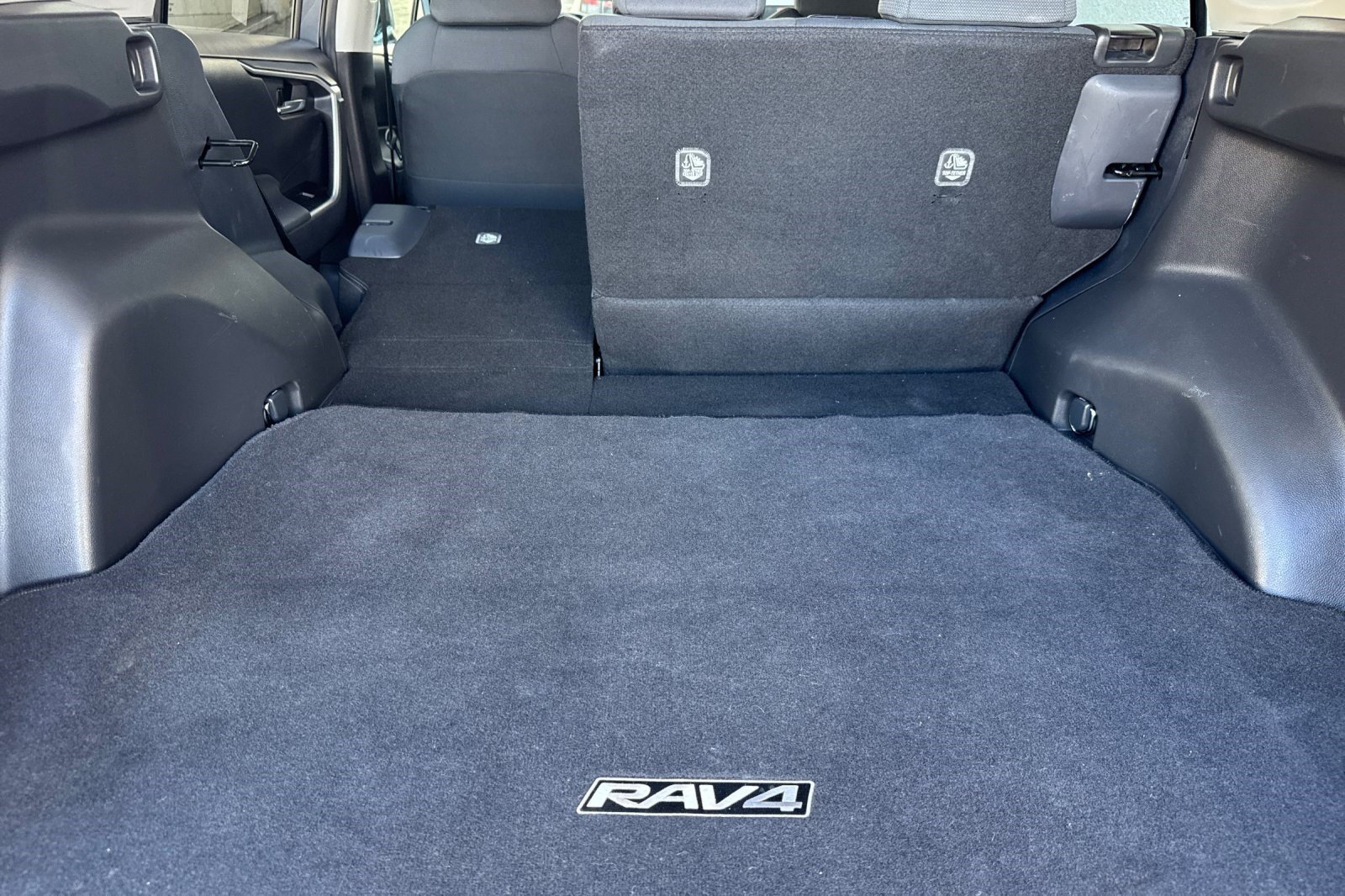 Used 2025 Toyota RAV4 XLE FWD image 24