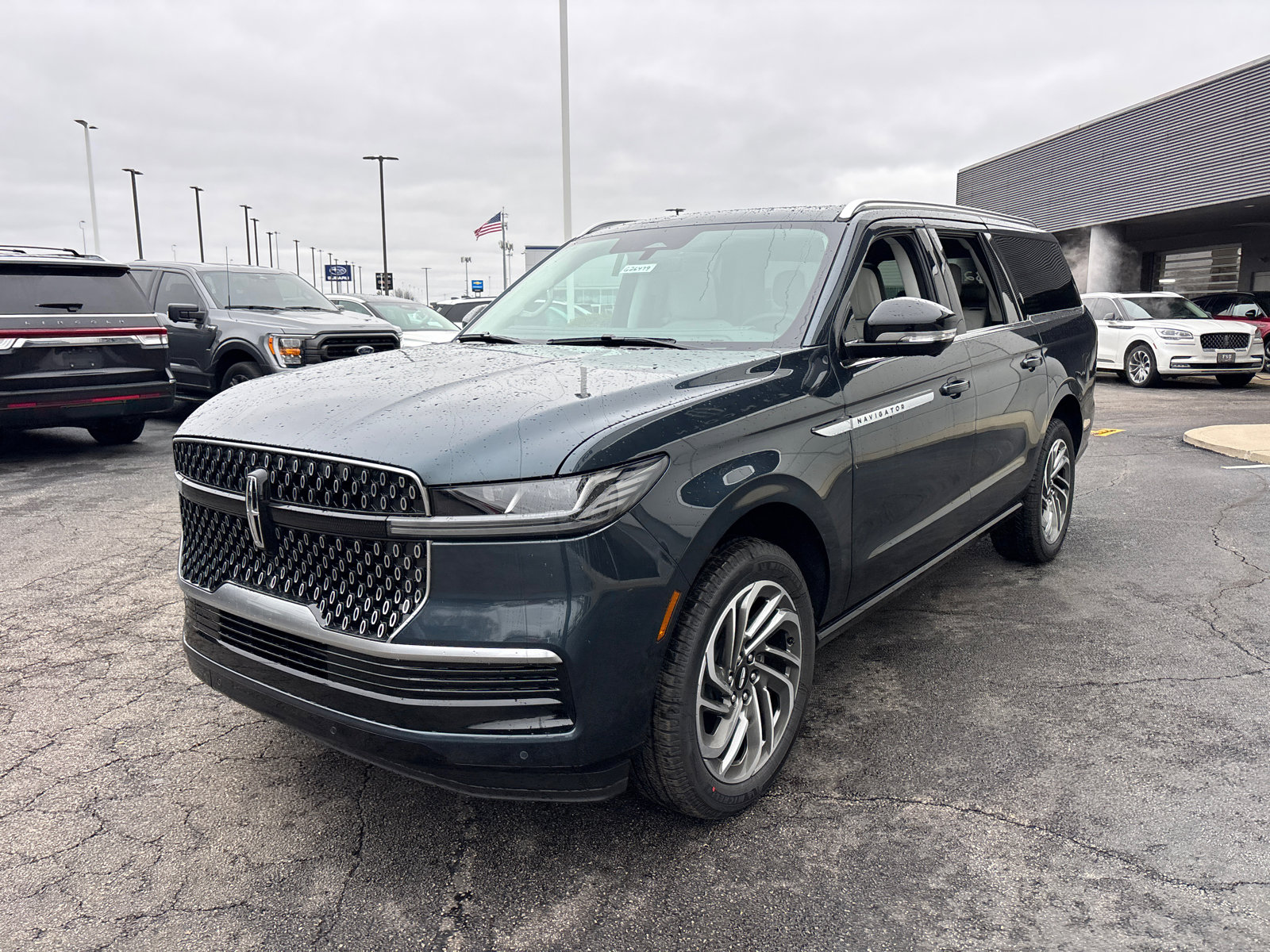 New 2026 Lincoln Navigator L Reserve image 3