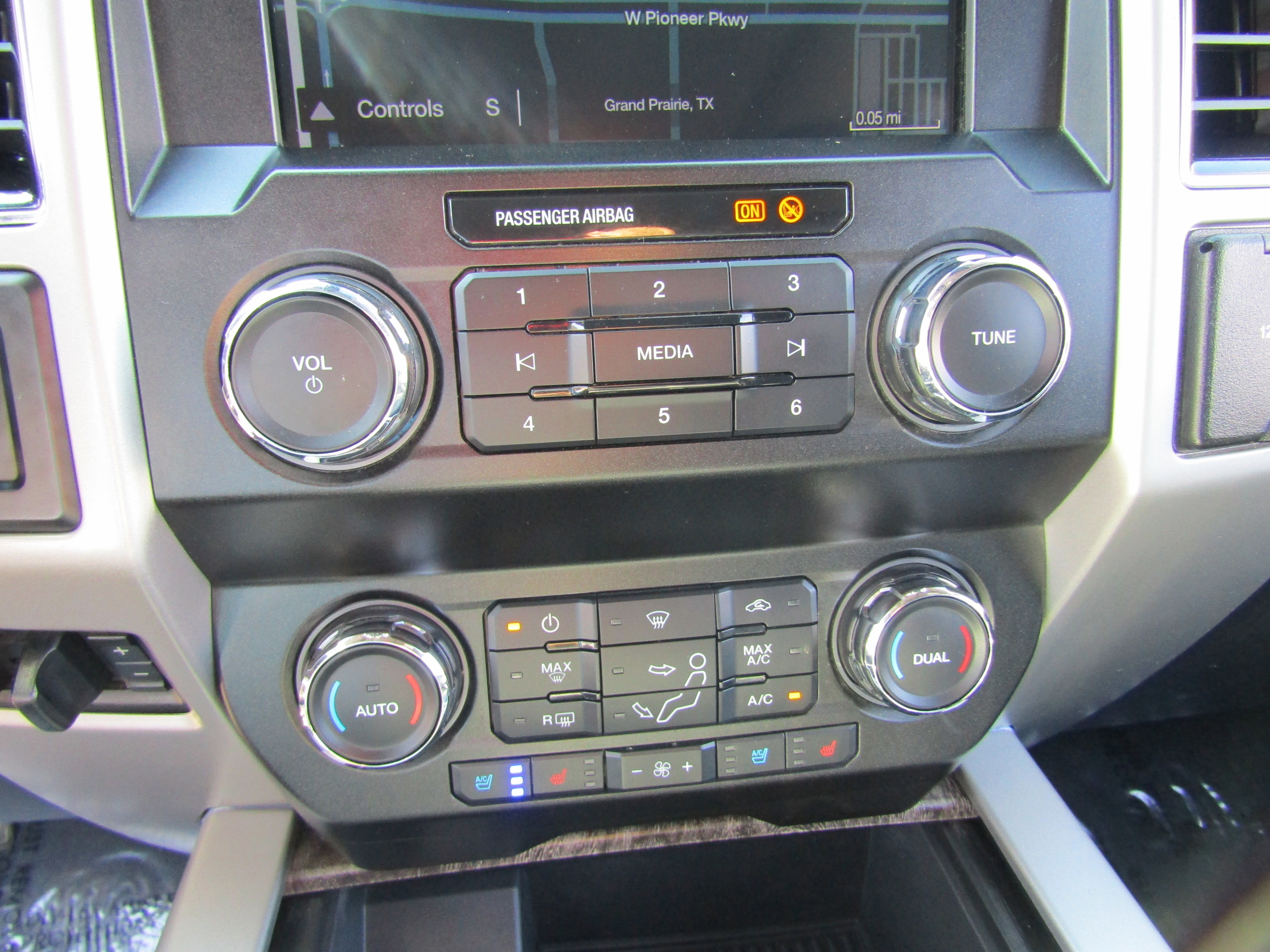 Used 2019 Ford F250 Lariat w/ Lariat Ultimate Package image 19