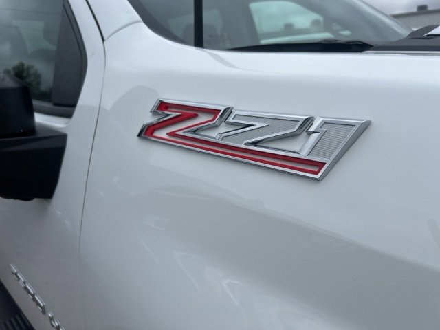 Used 2024 Chevrolet Silverado 2500 Custom w/ Custom Value Package image 6
