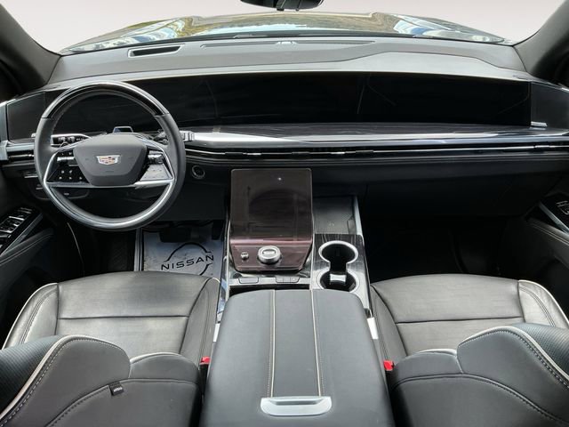Used 2025 Cadillac Escalade Sport w/ LPO, ONYX Package AWD/4WD image 17