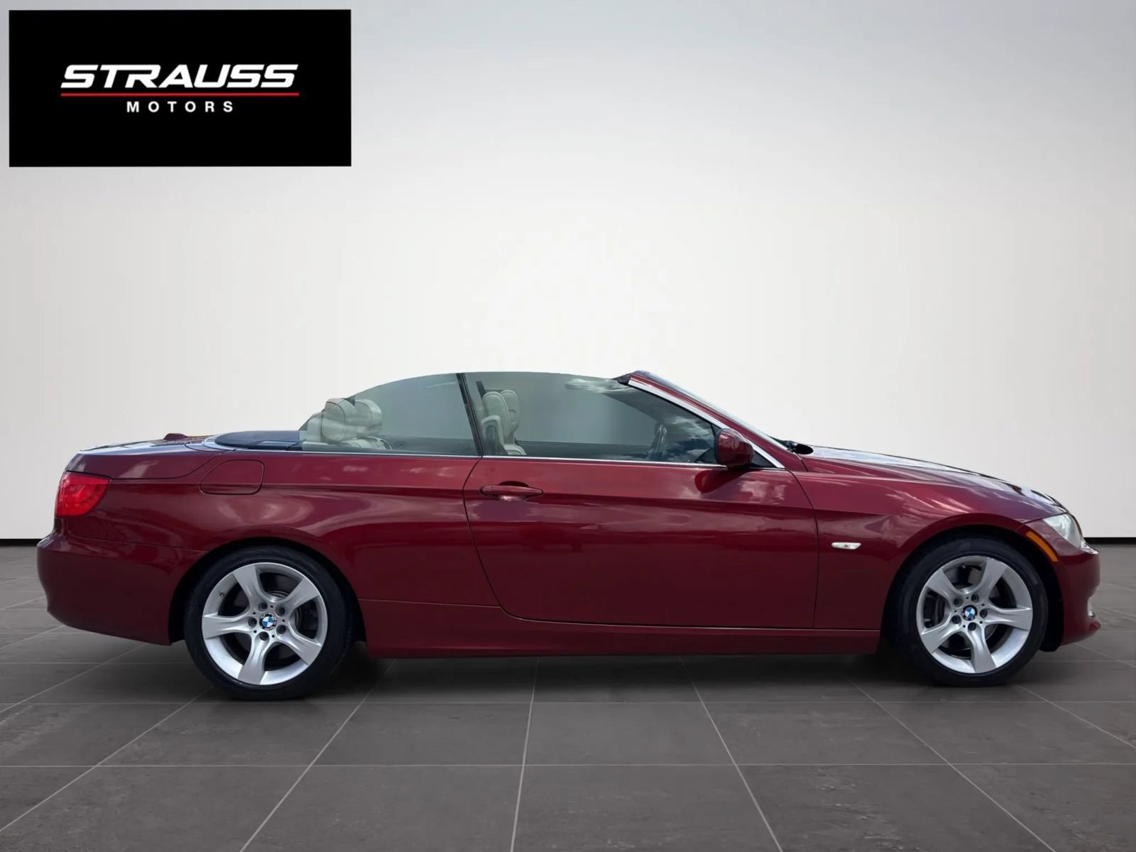 Used 2011 BMW 335i Convertible w/ Premium Pkg RWD image 7