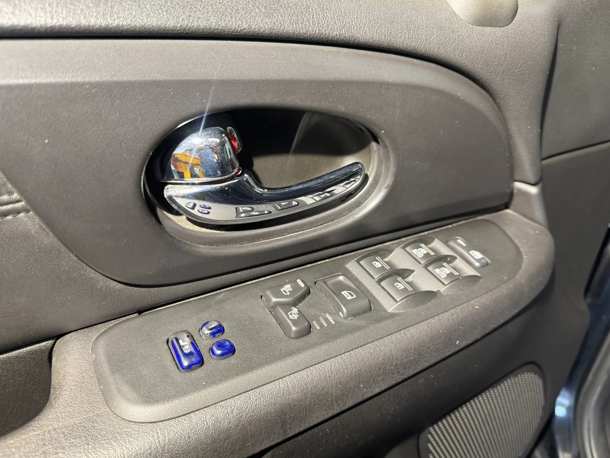Used 2007 GMC Envoy Denali AWD/4WD image 8