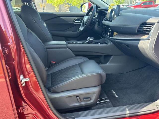 Certified 2025 Nissan Rogue Platinum AWD/4WD image 14