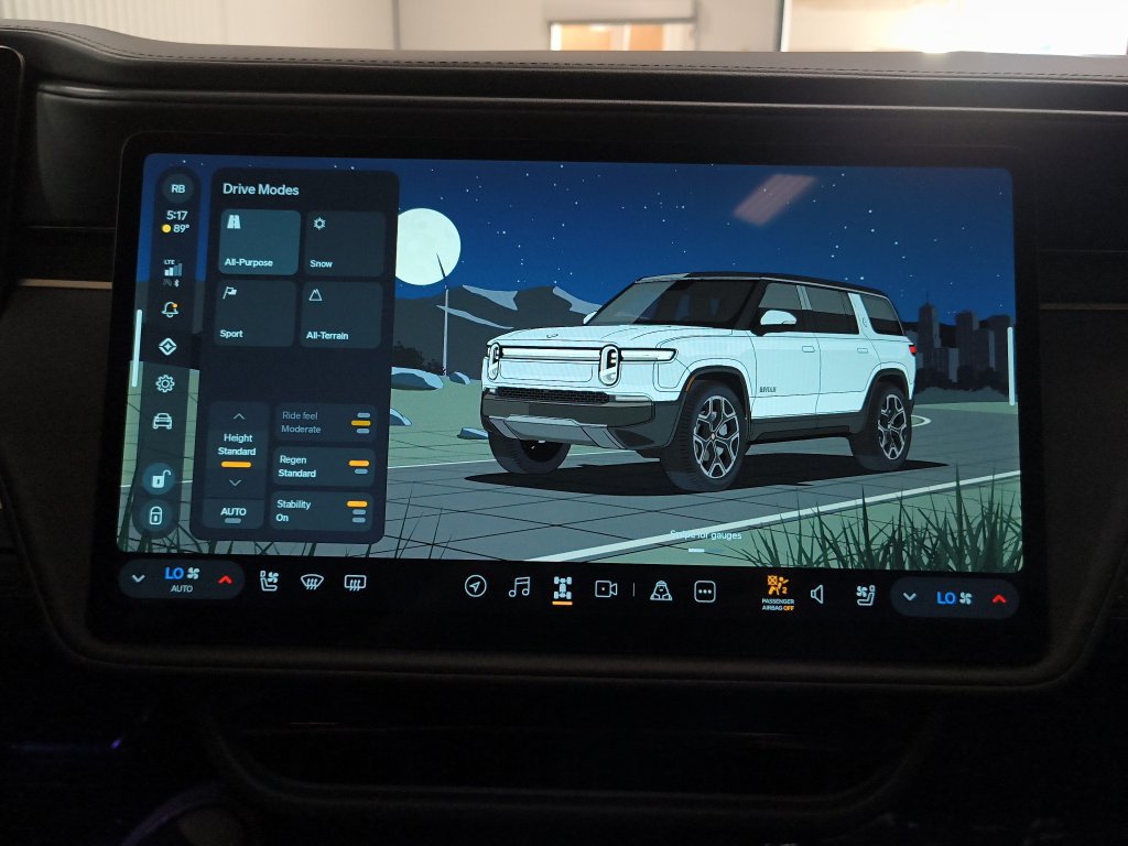 Used 2025 Rivian R1S Adventure Dual AWD/4WD image 7
