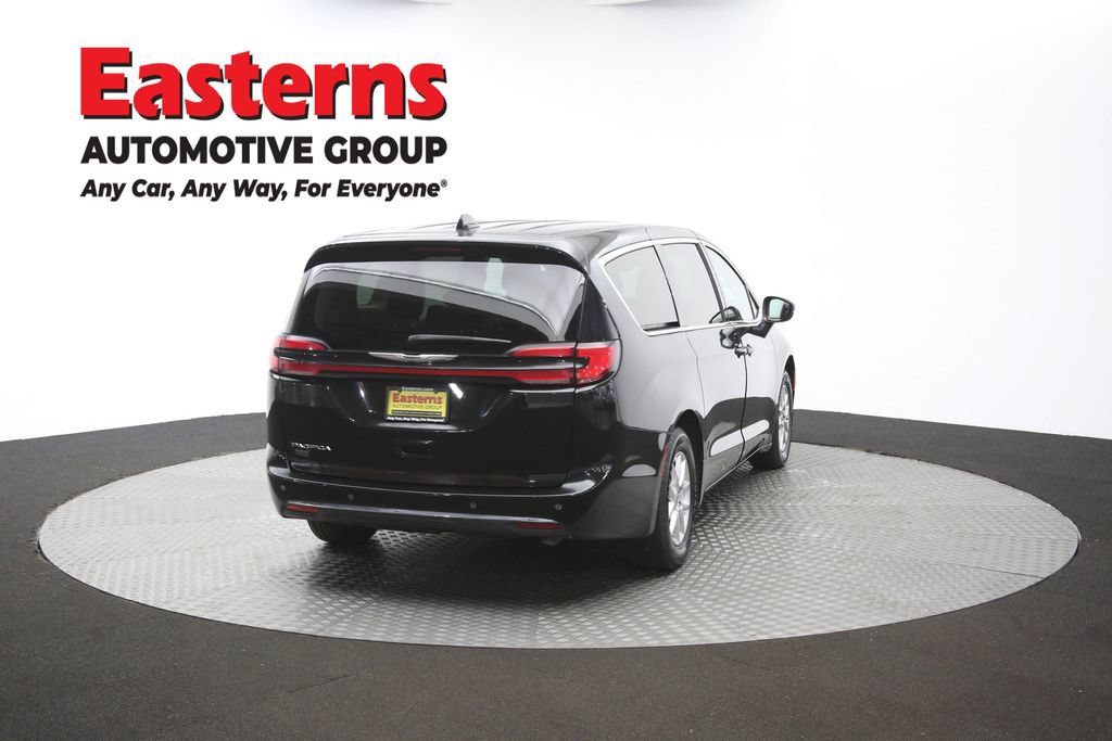 Used 2023 Chrysler Pacifica Touring-L FWD image 41