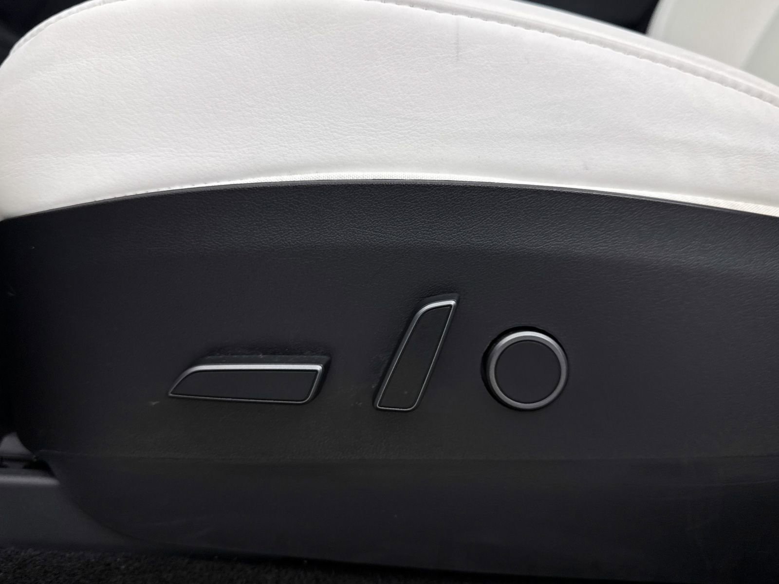 Used 2022 Tesla Model Y Long Range image 45