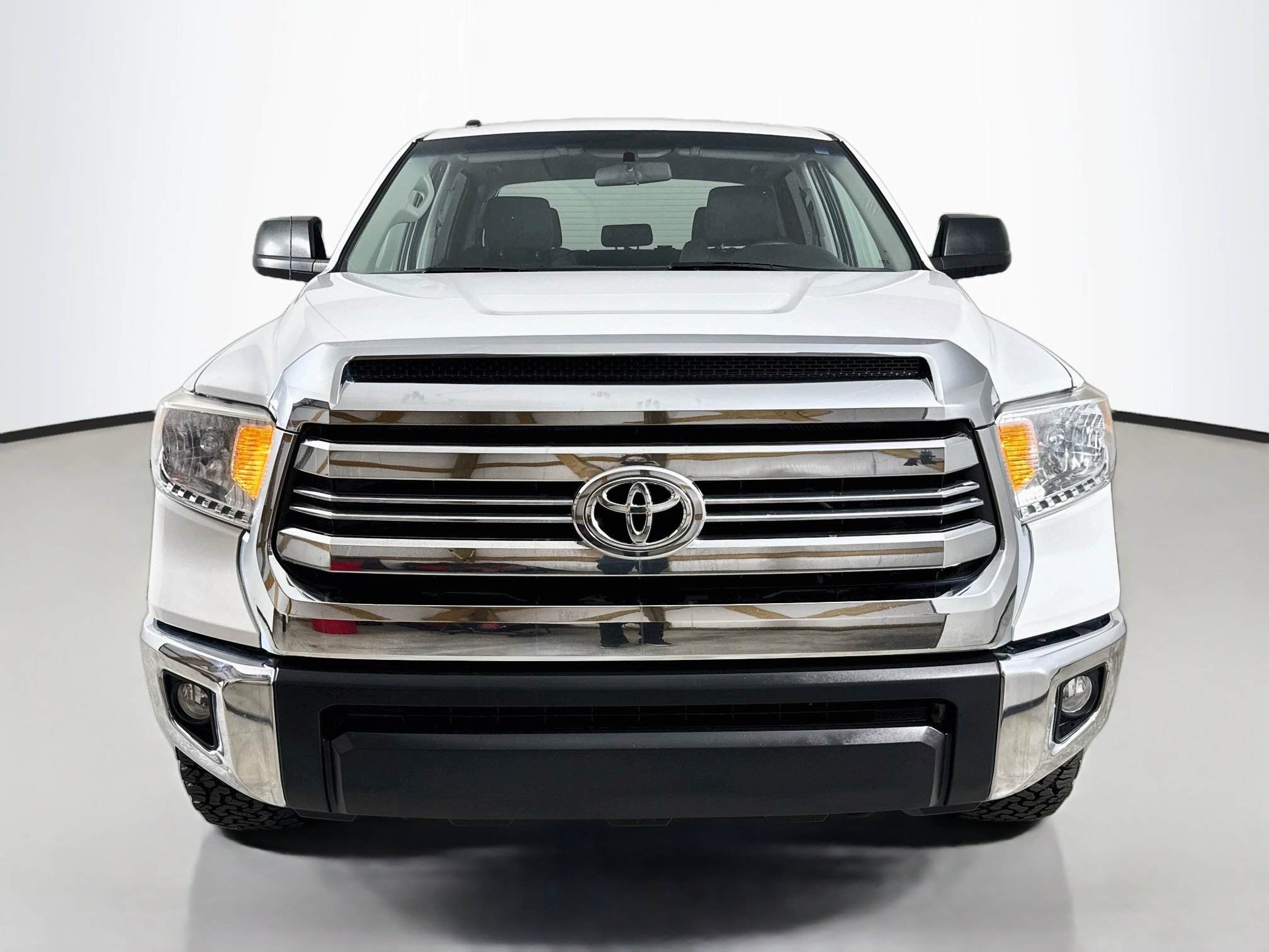 Used 2017 Toyota Tundra SR5 AWD/4WD image 2