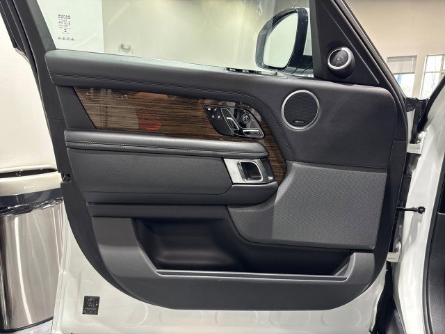 Used 2018 Land Rover Range Rover image 38