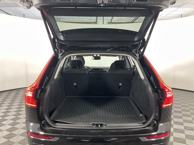Used 2023 Volvo XC60 B5 Plus w/ Climate Package image 34