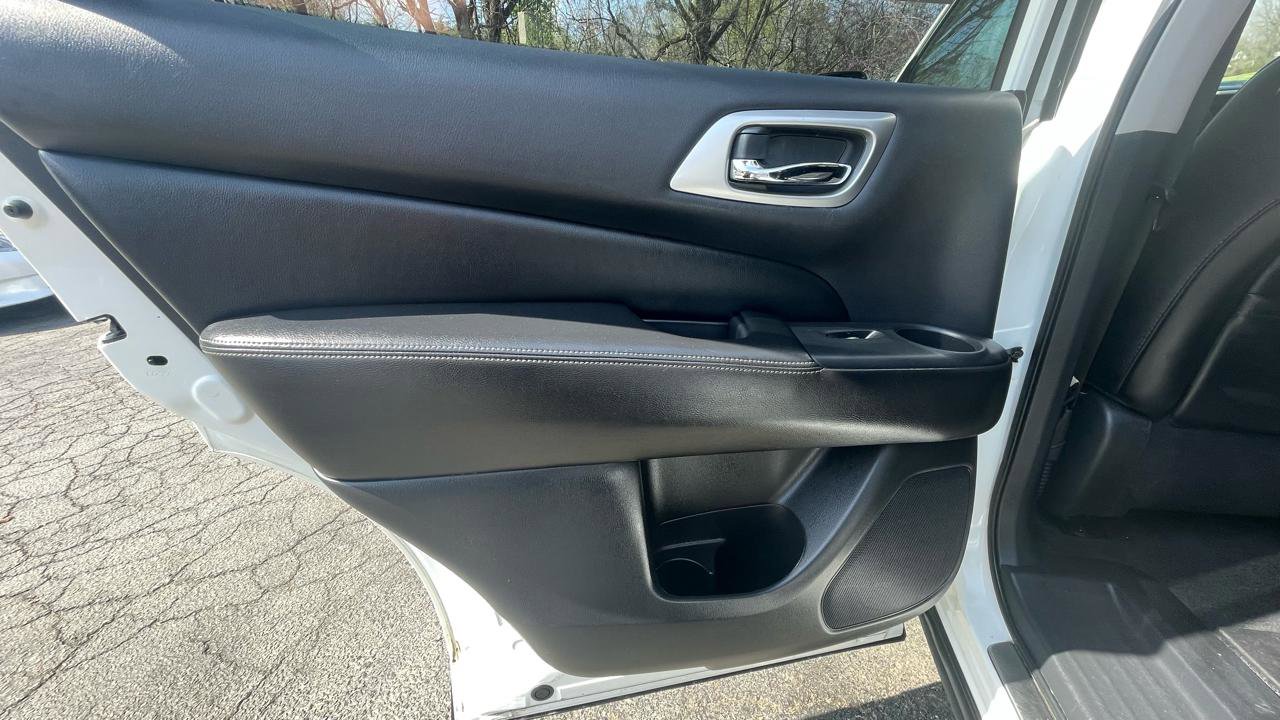 Used 2017 Nissan Pathfinder Platinum w/ Midnight Edition Package AWD/4WD image 19