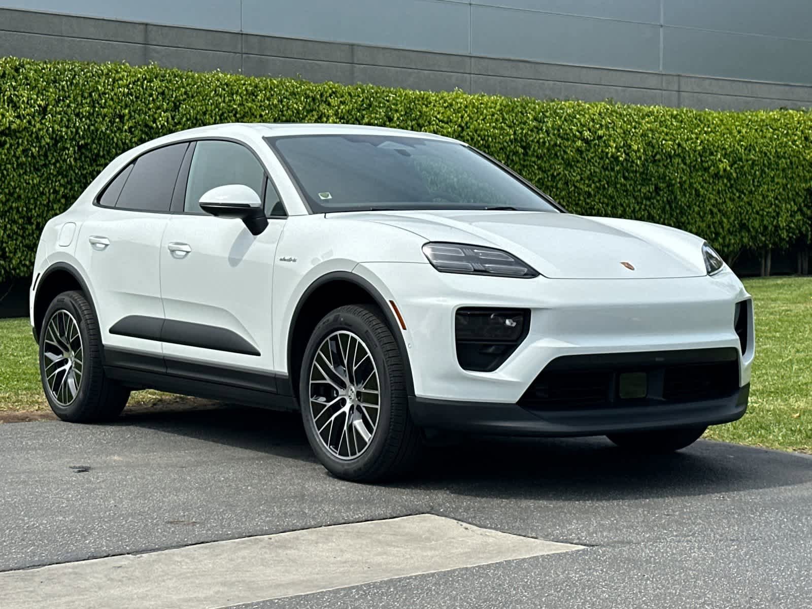 New 2026 Porsche Macan Electric RWD image 10
