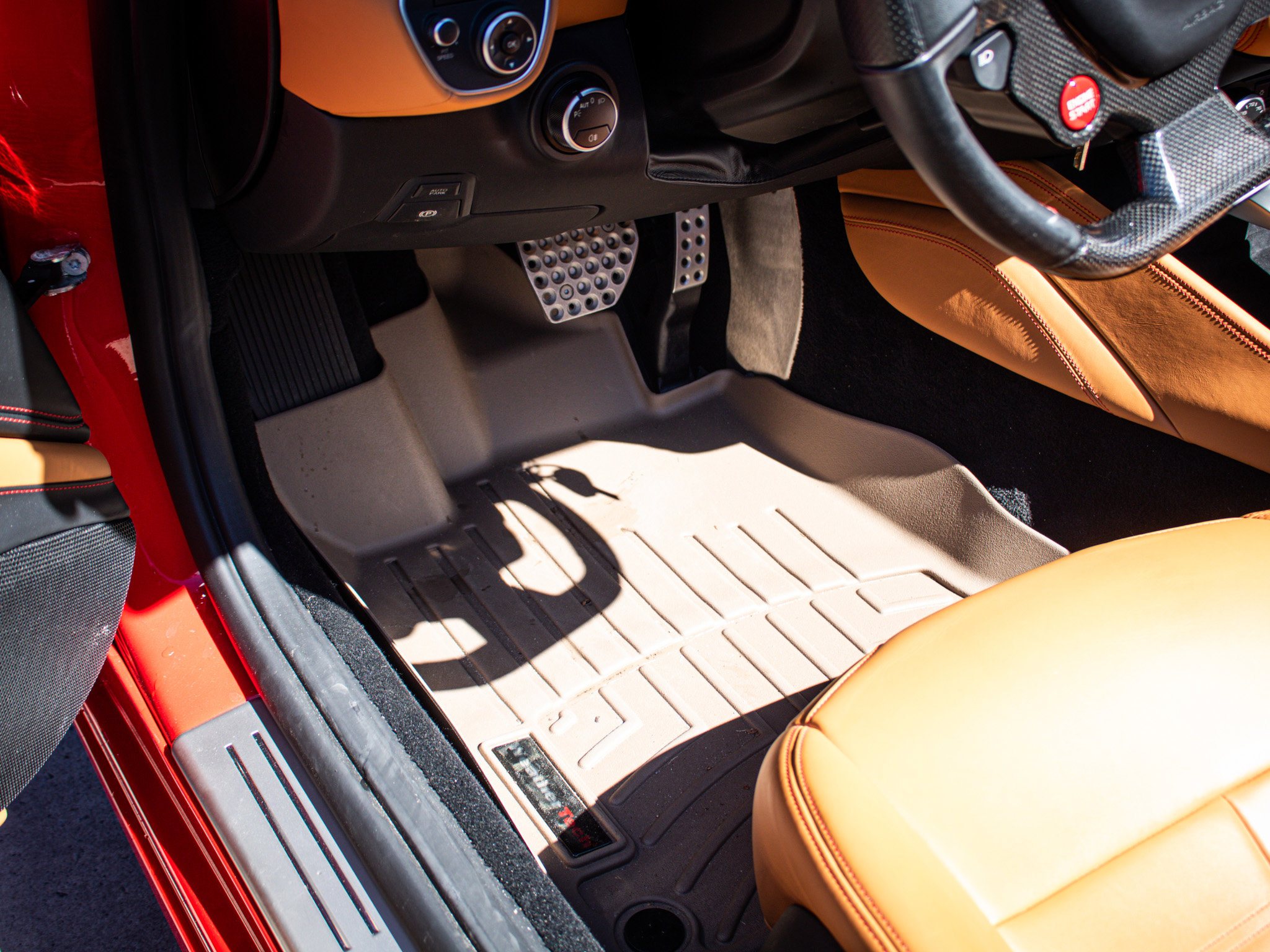 Used 2017 Ferrari California T RWD image 17