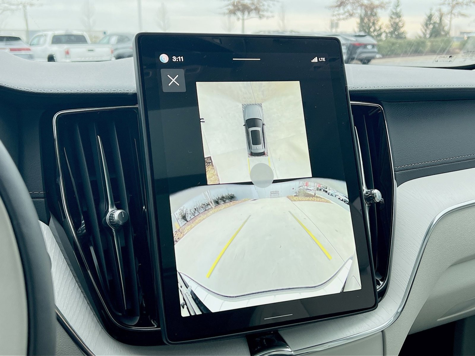 New 2026 Volvo XC60 B5 Ultra w/ Protection Package Premier image 19