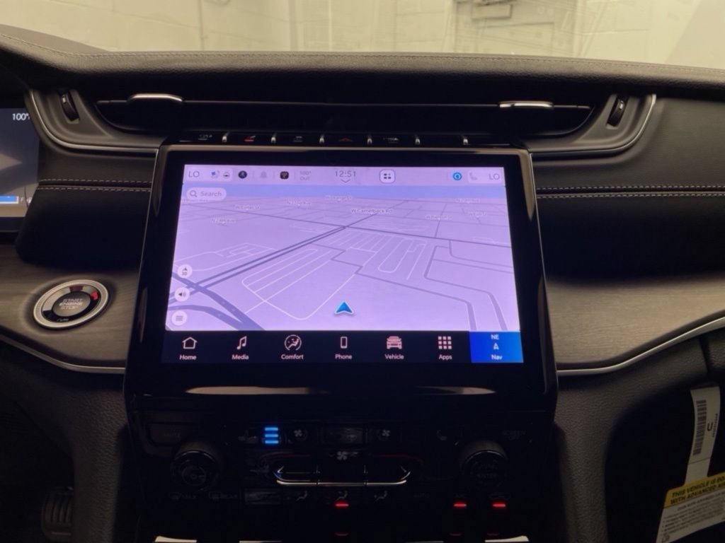 New 2025 Jeep Grand Cherokee Limited w/ Luxury Tech Group II RWD image 13