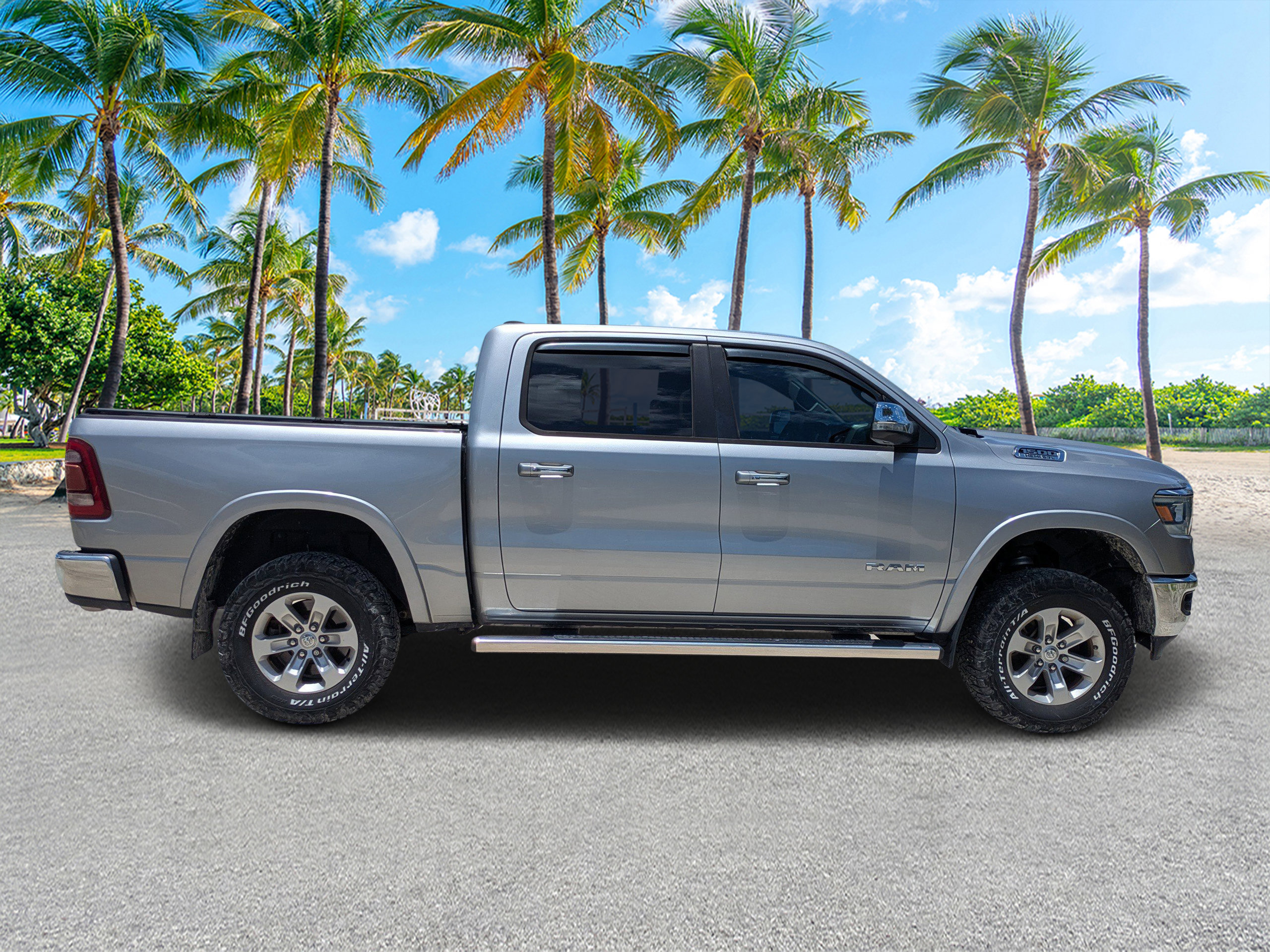 Used 2019 RAM 1500 Laramie AWD/4WD image 2