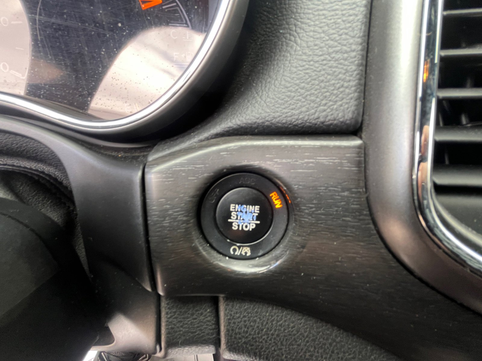 Used 2018 Jeep Grand Cherokee Laredo image 30