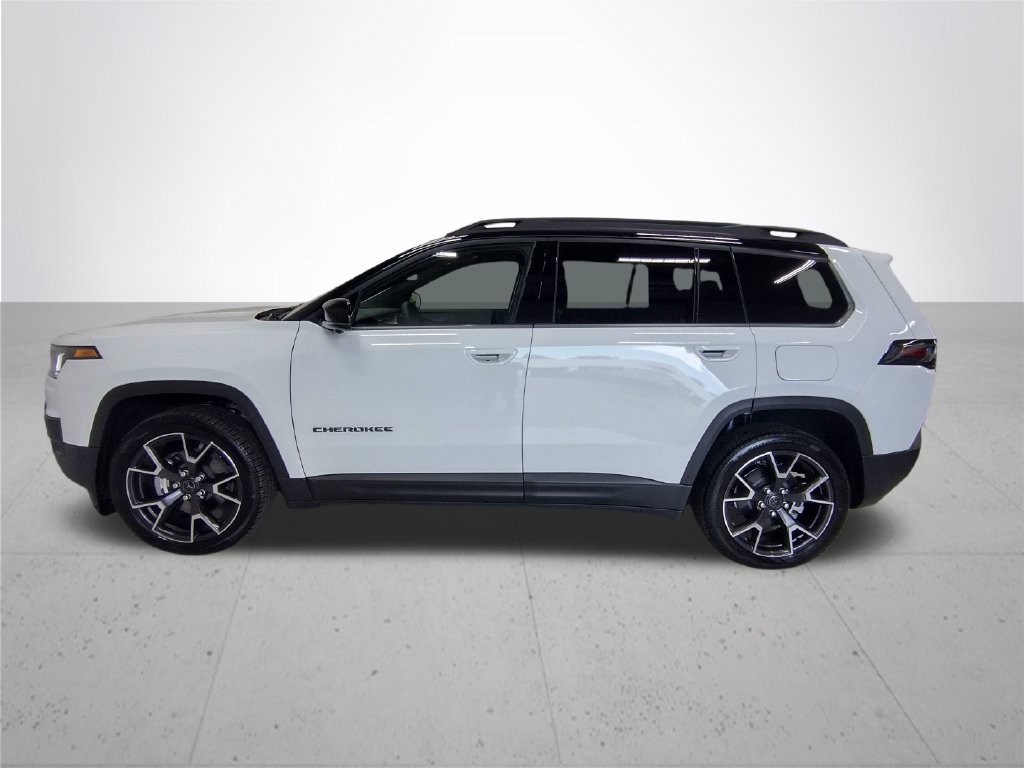 Used 2026 Jeep Cherokee Overland w/ Trailer Tow Group AWD/4WD image 12