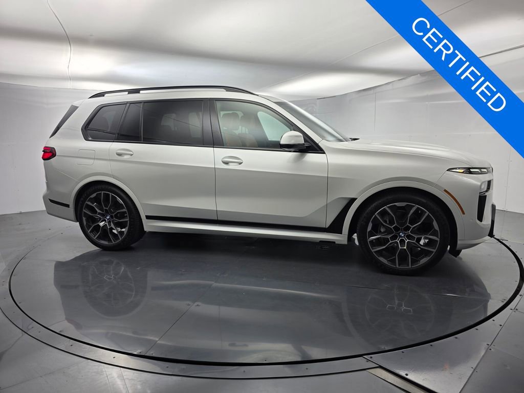 Used 2023 BMW X7 xDrive40i w/ M Sport Package image 3