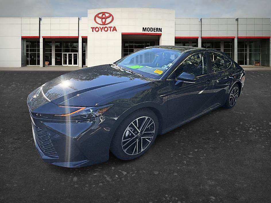 Used 2025 Toyota Camry XLE FWD image 24
