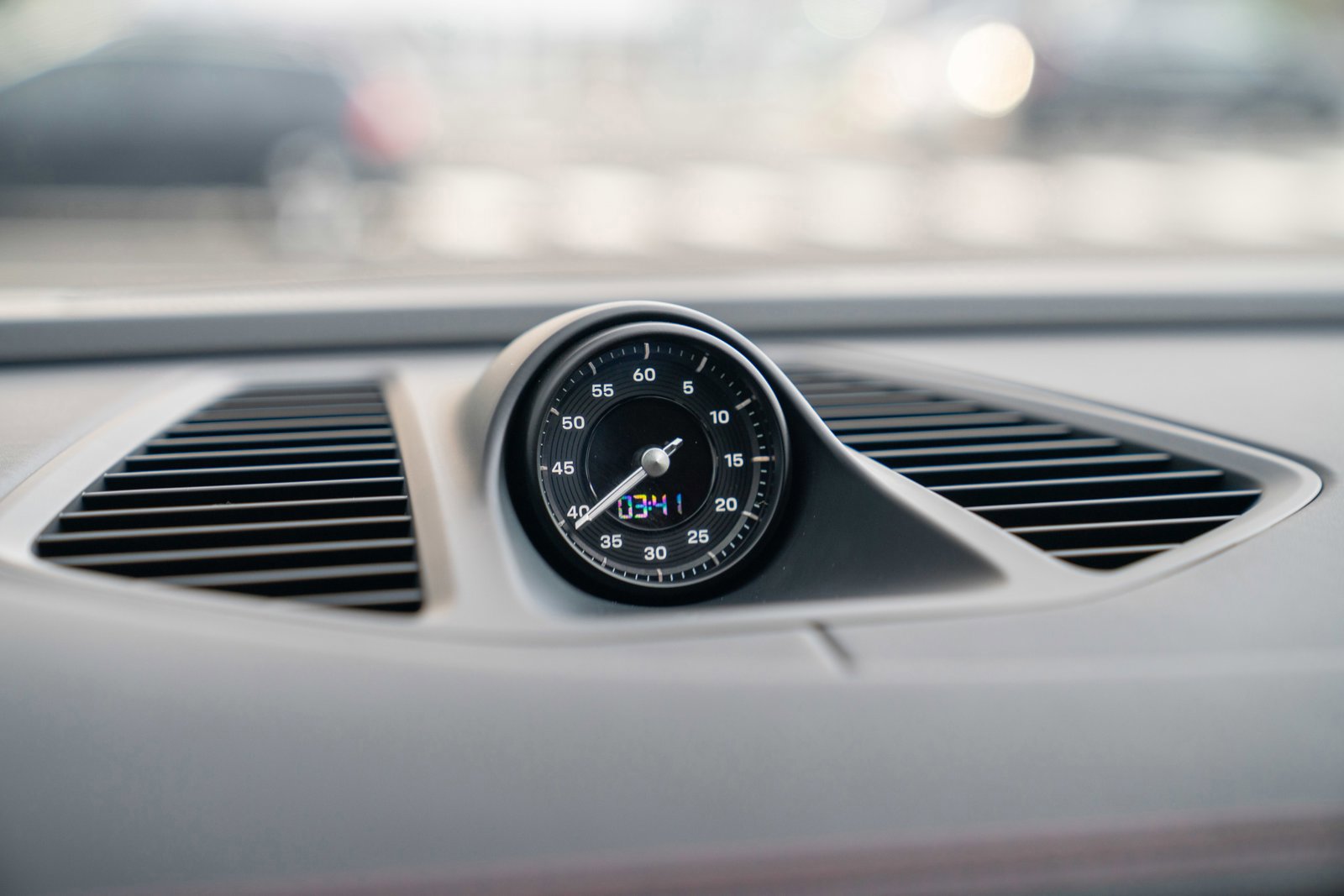 Certified 2025 Porsche Macan Electric image 17