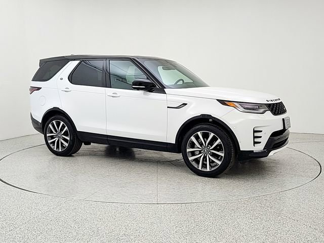 Used 2025 Land Rover Discovery Dynamic SE AWD/4WD image 3