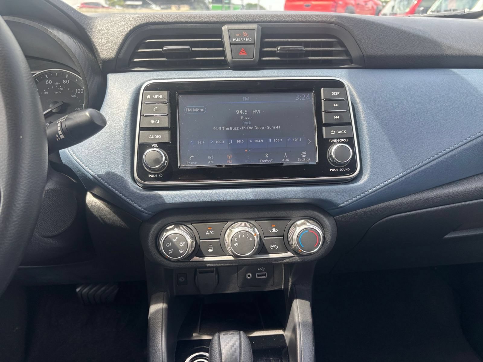 Used 2025 Nissan Versa SV FWD image 17