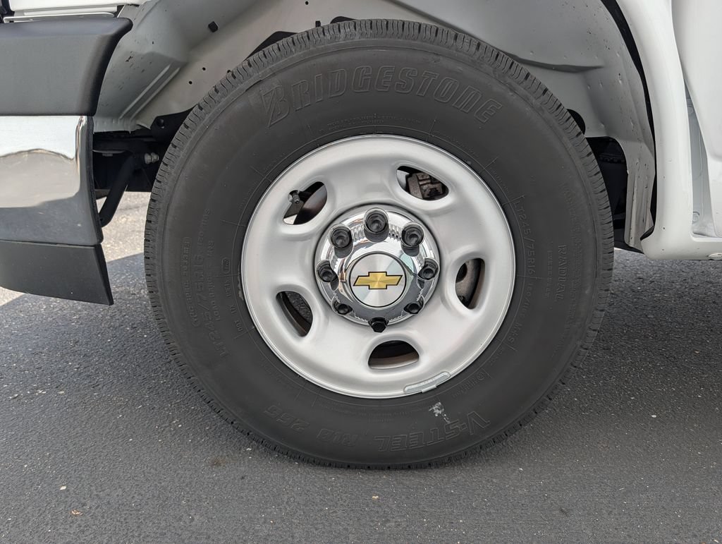Used 2025 Chevrolet Express 3500 LT w/ LT Preferred Equipment Group RWD image 12