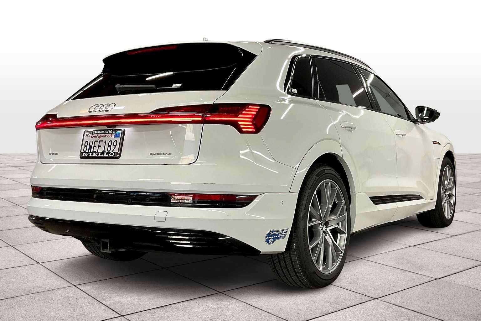 Certified 2021 Audi e-tron Prestige w/ Prestige Package image 15