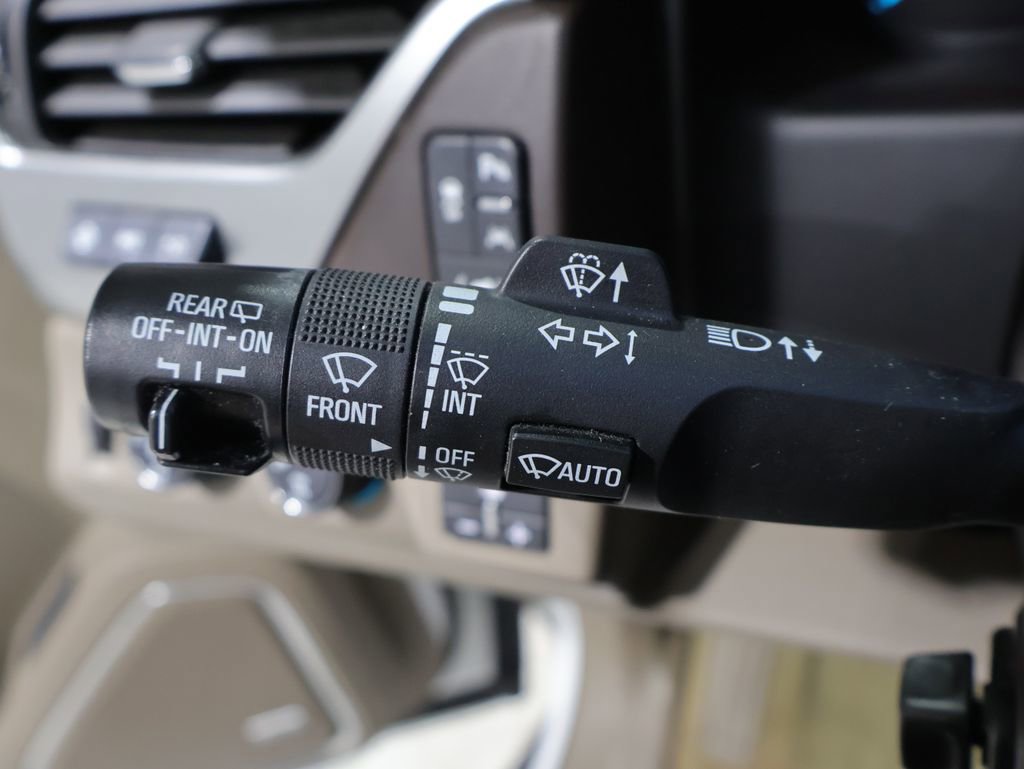 Used 2018 Chevrolet Suburban Premier AWD/4WD image 42